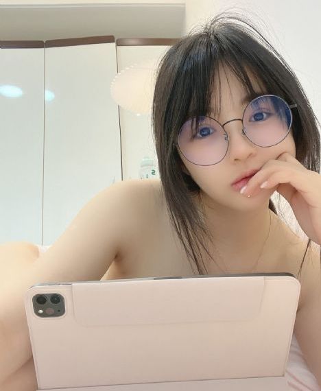 年轻的母亲高清